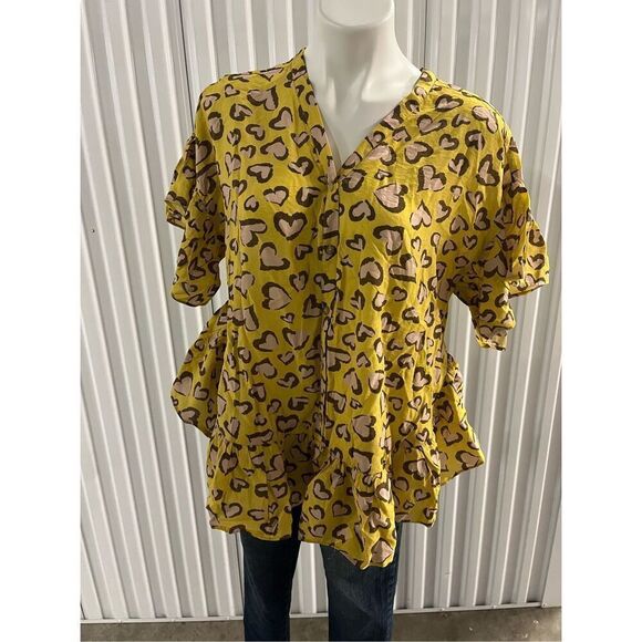 Easel nwt button up heart leopard pattern top - Picture 1 of 2